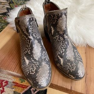 Lucky Brand Breah Avorlo Women Ankle Boot